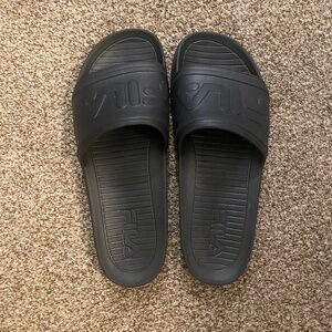 Mens Fila slides size 13